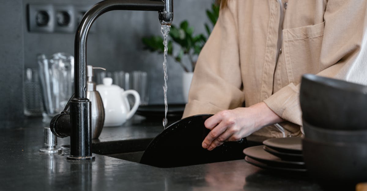 Tame the Steam: Everyday Habits for a Drier, Healthier Kitchen