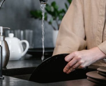 Tame the Steam: Everyday Habits for a Drier, Healthier Kitchen