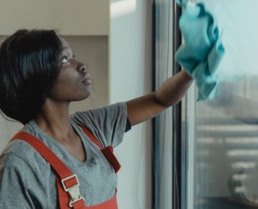 From Cloudy to Crystal: Easy Home Hacks for Streak-Free Glass