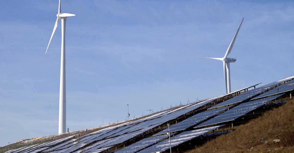 Double the Power: Seamlessly Blending Wind and Solar for Reliable, Round-the-Clock Energy