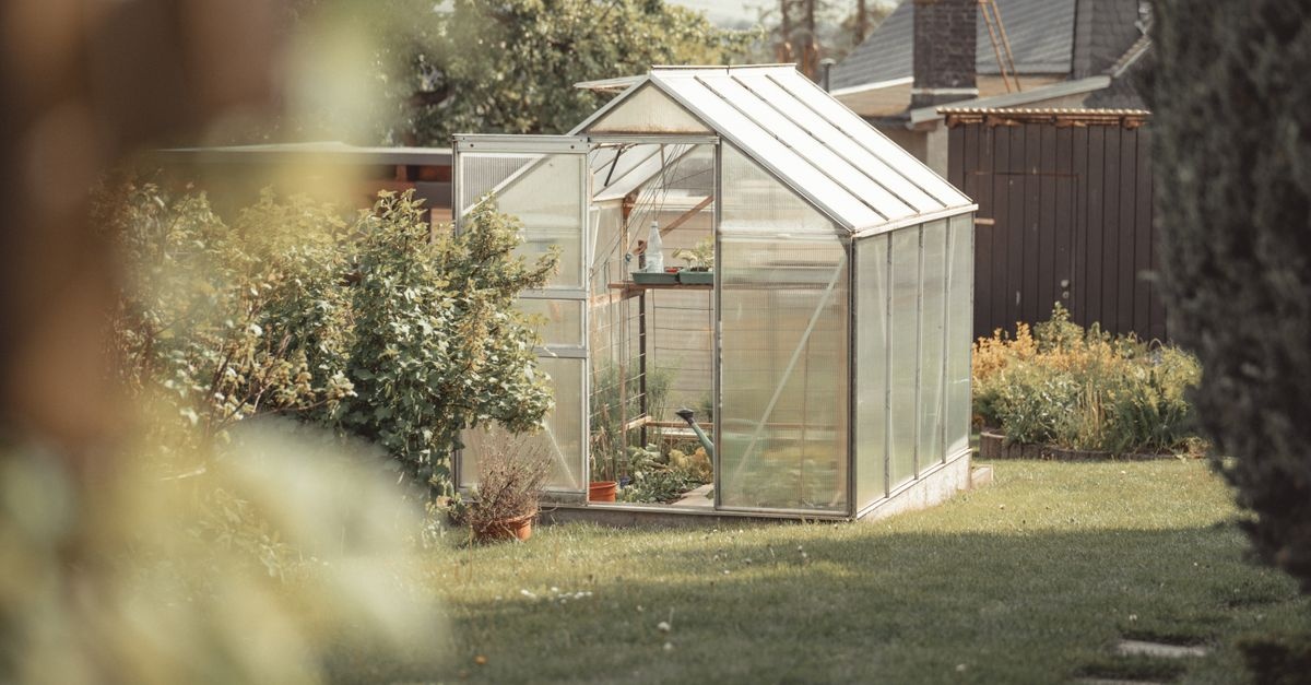 Sun‑Smart Growing: Build a Durable DIY Polycarbonate Greenhouse at Home
