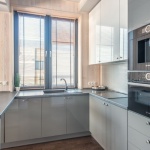 Shine and Shade: The Smart Kitchen Guide to Choosing Aluminum Blinds